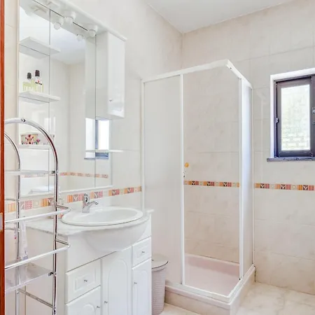 Carcavelos With Pool